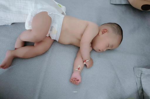 秦皇岛3个月宝宝怎么抱